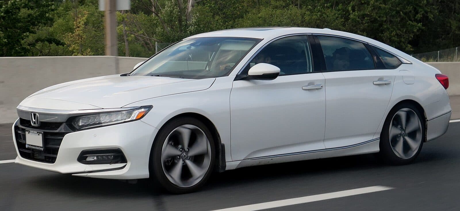 2020 Honda Accord Touring 2.0T, front three-quarter