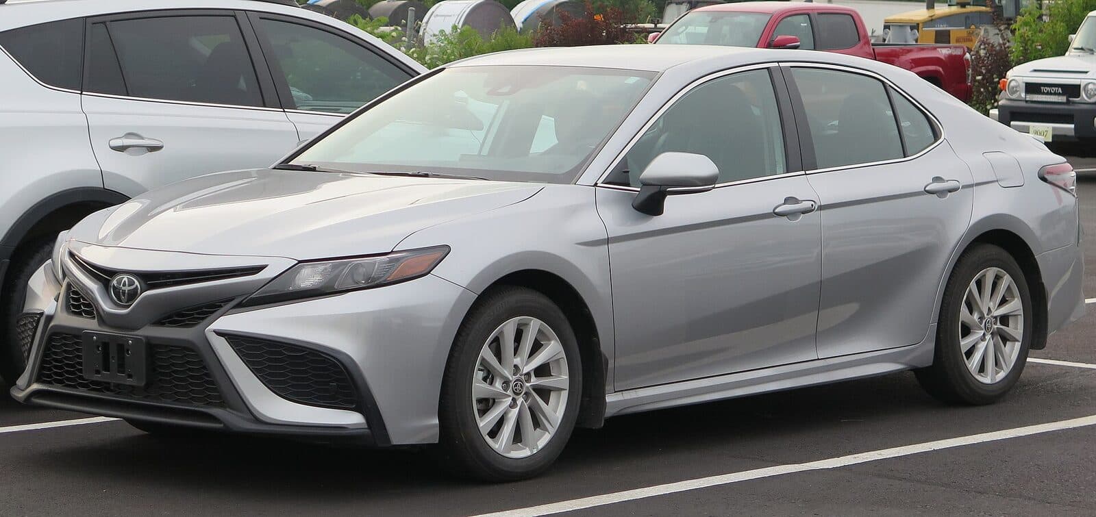 2021 Toyota Camry SE AWD, front three-quarter