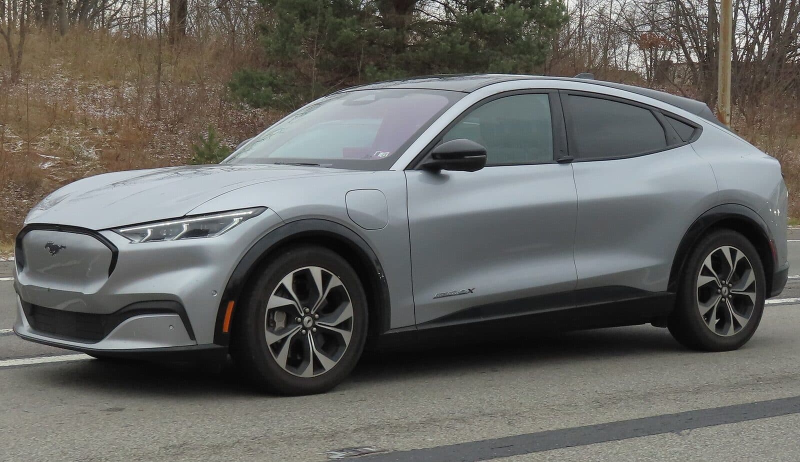 2023 Ford Mustang Mach-E Premium, front three-quarter